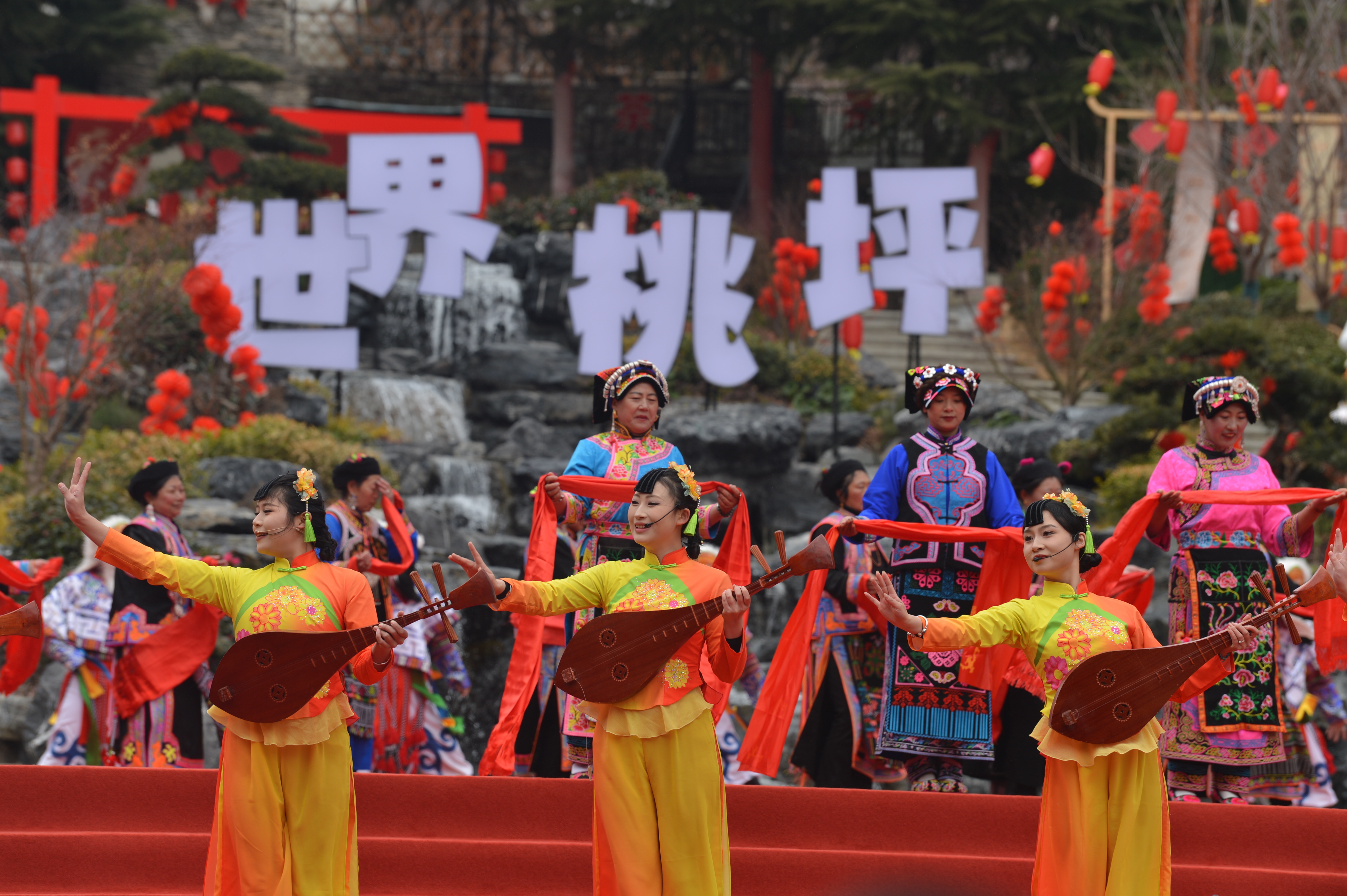 世界桃坪看村晚 大美阿坝过新年——阿坝州首届村晚成功举办 - 四川党建网 - 中共四川省委机关刊主办